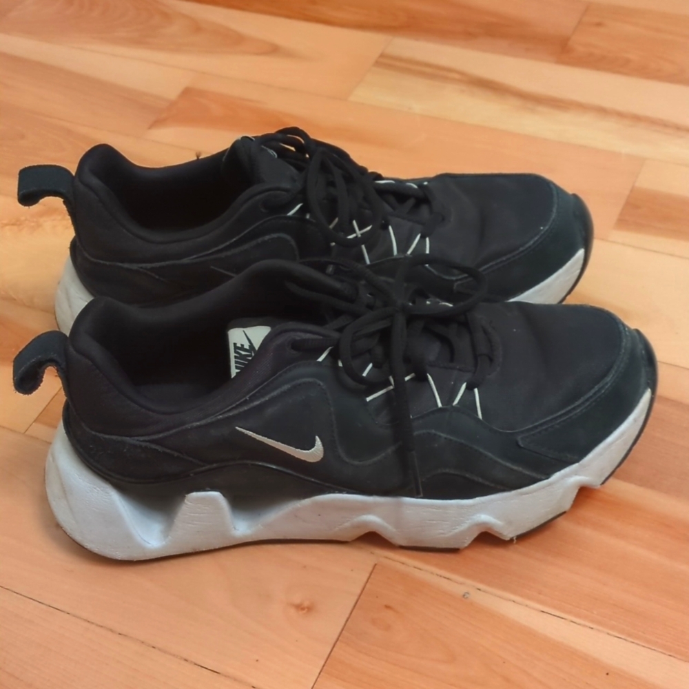 Nike RYZ 365 size 10 womens